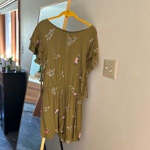 Billabong romper size large